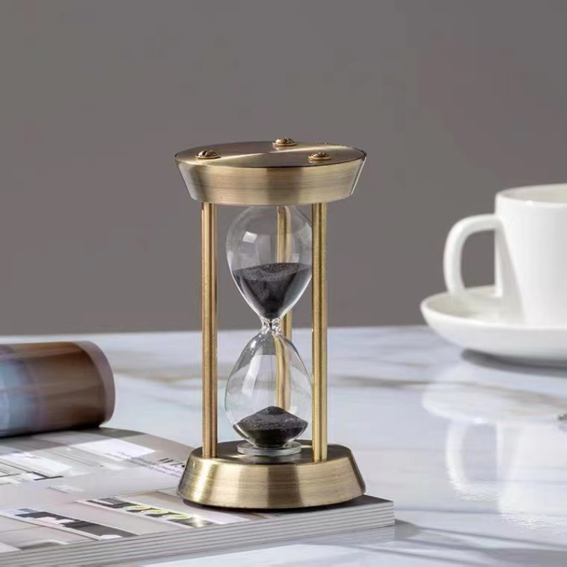 Table Watch Luxury - 金属製のhourglassカウントダウン、ミニデスクトップの装飾、豪華なタイマーの装飾、寝室のハードウェア、3つの柱