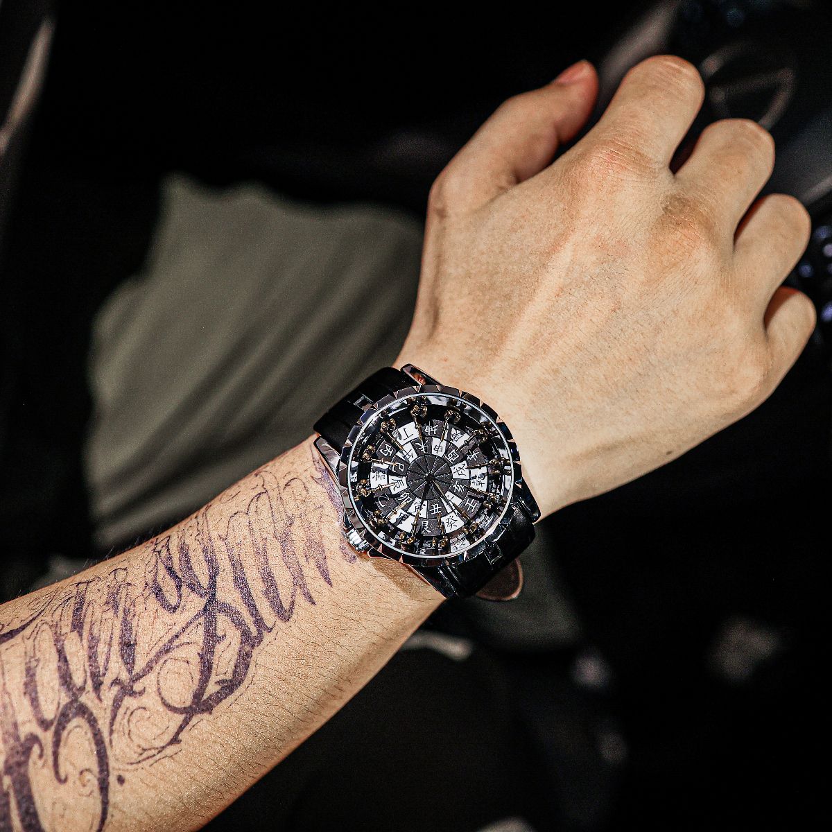 新しい高級ラウンドテーブルナイトシリーズ腕時計、十二支のサイ - Table Watch Luxury のレビューと価格