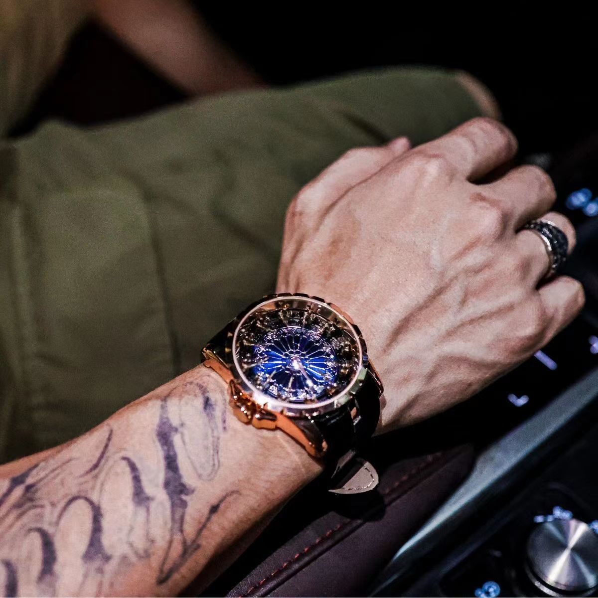 ラグジュアリーメンズワームホールコンセプトウォッチ、ラウンド - Table Watch Luxury のレビューと価格