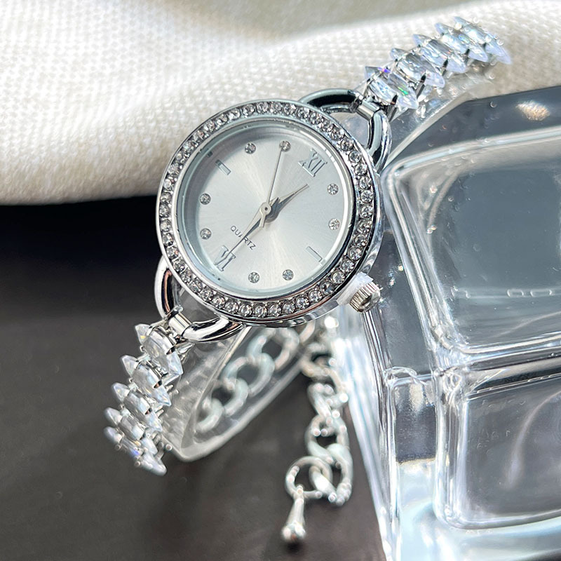 UTHAI CQ383 ファッショナブルな女性用腕時計ブレス - Luxury Watch Girl のレビューと価格