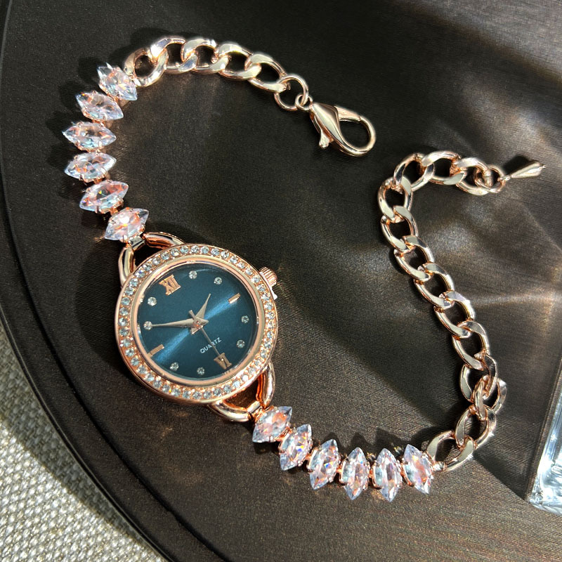 UTHAI CQ383 ファッショナブルな女性用腕時計ブレス - Luxury Watch Girl のレビューと価格