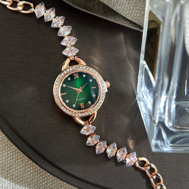 UTHAI CQ383 ファッショナブルな女性用腕時計ブレス - Luxury Watch Girl のレビューと価格